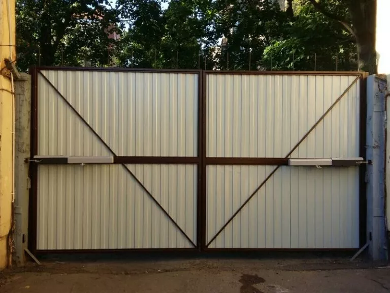 Уличные распашные ворота Doorhan на Гагарина в СПБ